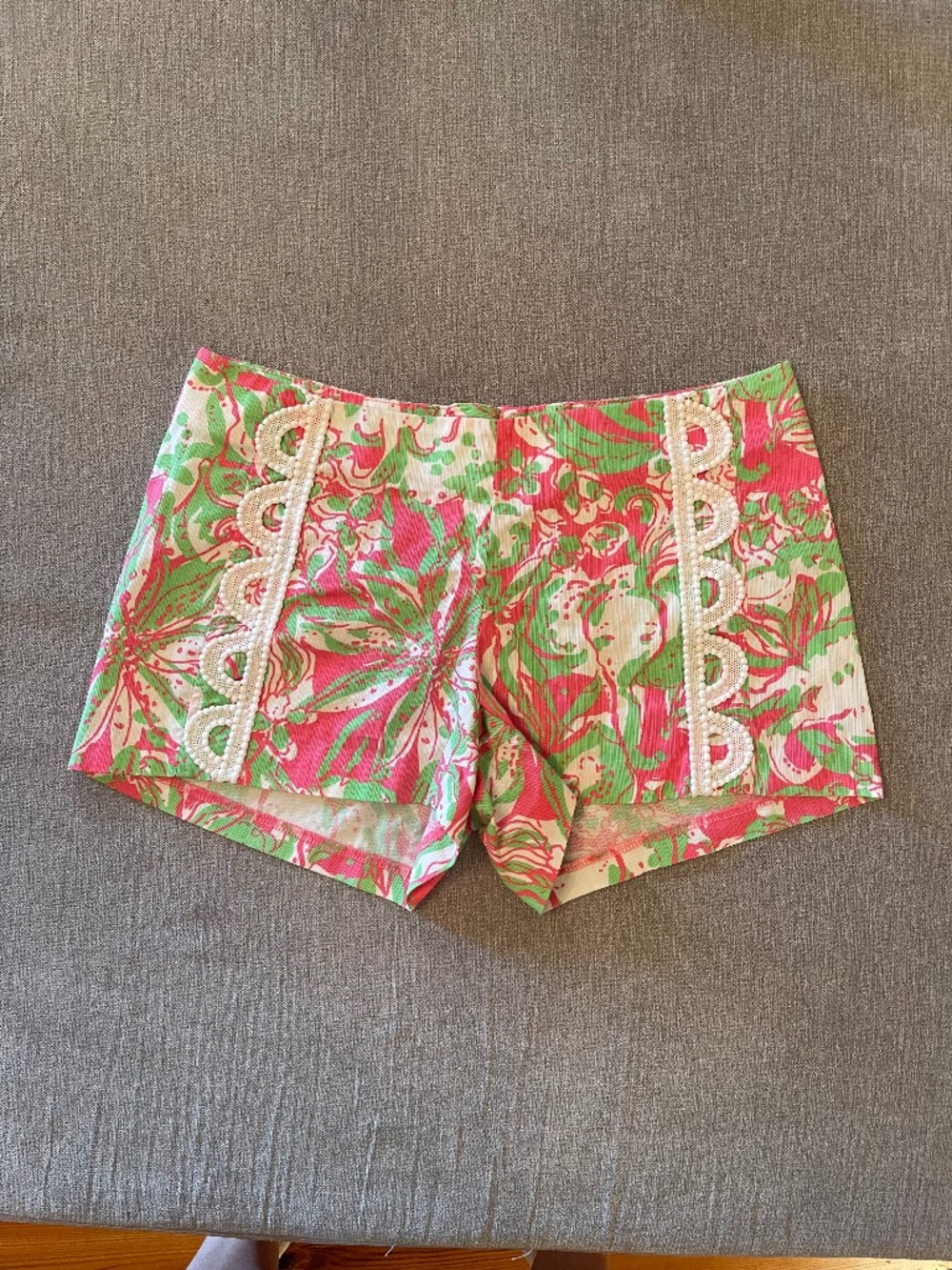 Lilly Pulitzer Embroidered Shorts Size 4